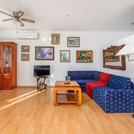 Апартаменты One Bedroom With Balcony In By Renters