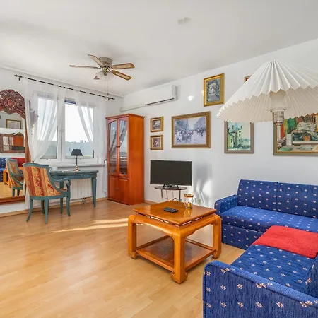 Апартаменты One Bedroom With Balcony In By Renters Познань