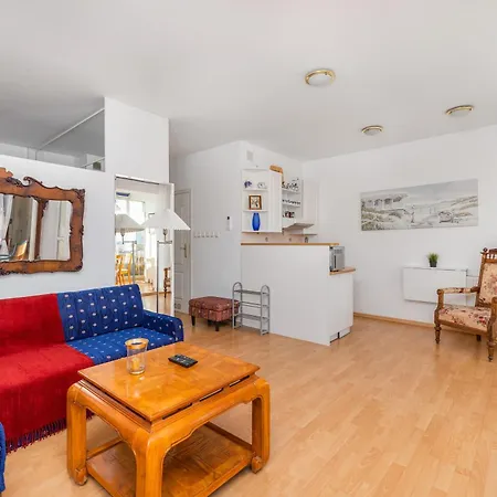 One Bedroom With Balcony In By Renters *
